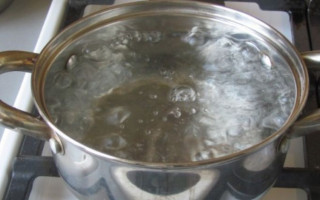 Облив окропом свою співмешканку: жителя Запоріжжя залишили під вартою