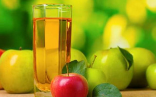Назвали вредные свойства яблочного сока