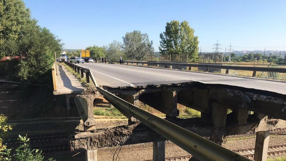 В Харькове обрушился мост: появилось важное сообщение