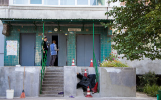 Тіло лежало під вікнами: у Дніпрі загинула молода жінка