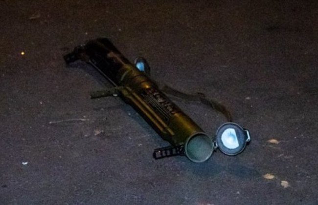 Потужний вибух у Києві: з гранатомета обстріляли будівлю Мостобуду