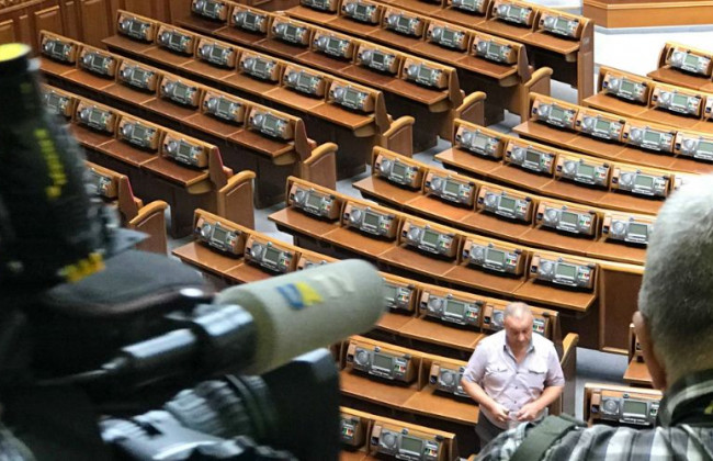 Що ДБР та СБУ шукають Верховній Раді: силовики опечатали приміщення у парламенті
