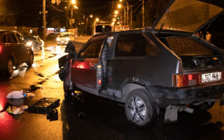 Вырезали из авто: в Киеве ВАЗ протаранил машину с детьми
