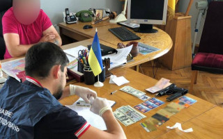 Вимагав $1500: на Чернігівщині затримали голову райради