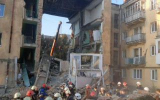 Обвал дома в Дрогобыче: появились заявления Зеленского и прокуратуры