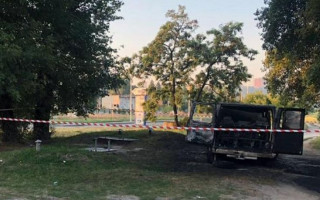 В Киеве подожгли микроавтобус с людьми: есть подробности и фото