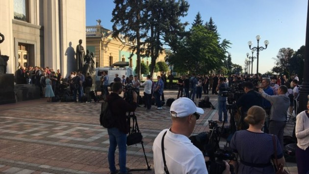 Заседание Рады 9-го созыва: журналистов не пускали в ложу прессы