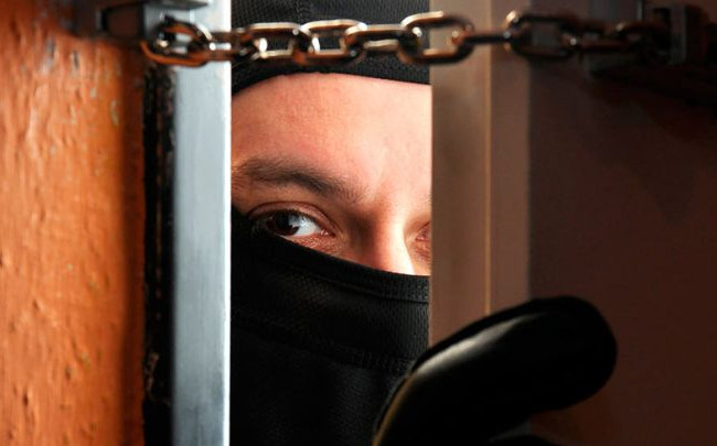 Угрожали утюгом: экс-депутата ограбили под Черкассами