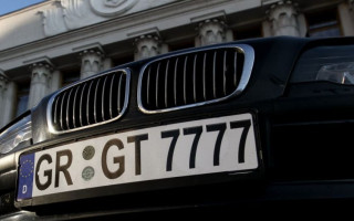 Президент пропонує відкласти введення штрафних санкцій для власників «євроблях»