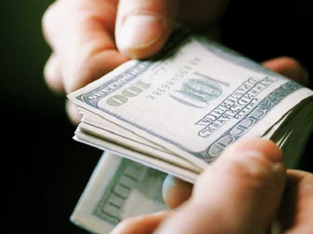Погорів на хабарі у $2000: слідчі ДБР затримали прокурора