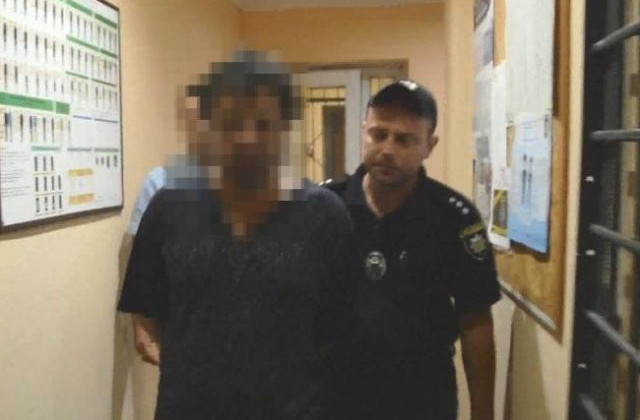Кинув ніж у спину племіннику: на Одещині поліція затримала зловмисника