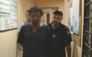 Кинув ніж у спину племіннику: на Одещині поліція затримала зловмисника