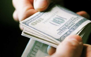 Погорів на хабарі у $2000: слідчі ДБР затримали прокурора