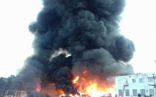 Стовп диму над Львівщиною: горіло хімічне підприємство