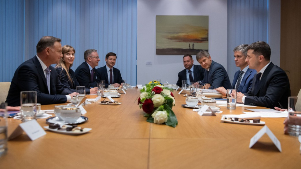Зеленський зустрівся з Президентом Литви у Варшаві: про що говорили