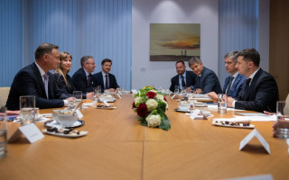 Зеленський зустрівся з Президентом Литви у Варшаві: про що говорили