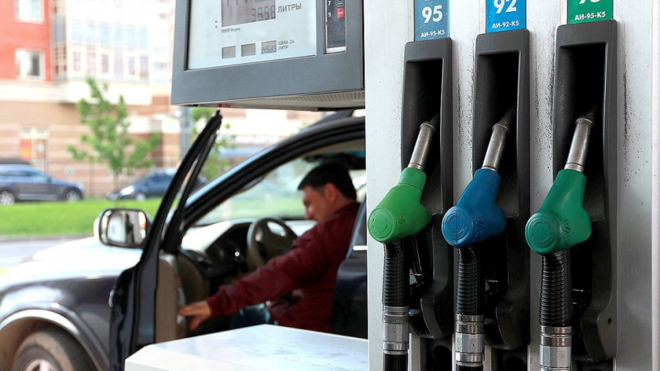 Українці закликають Президента зменшити вартість бензину
