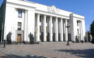 Між новими депутатами спалахнув конфлікт через колізію з сесіями Ради