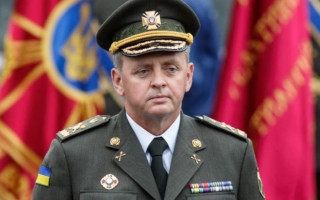 Президент звільнив Муженка з військової служби в запас