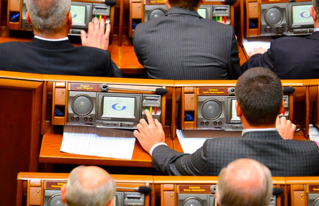 Верховна Рада розгляне законопроект про позбавлення депутатів повноважень за кнопкодавство та прогули