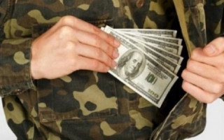 Допомагав «відкосити» від армії: обрано запобіжний захід комісару-хабарнику