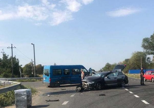 Под Одессой микроавтобус с пассажирами попал в ДТП: подробности