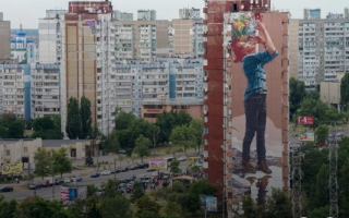 У столиці підліток з вікна розстрілює перехожих