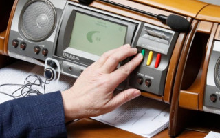 Додаткові підстави припинення повноважень нардепів: Рада ухвалила рішення