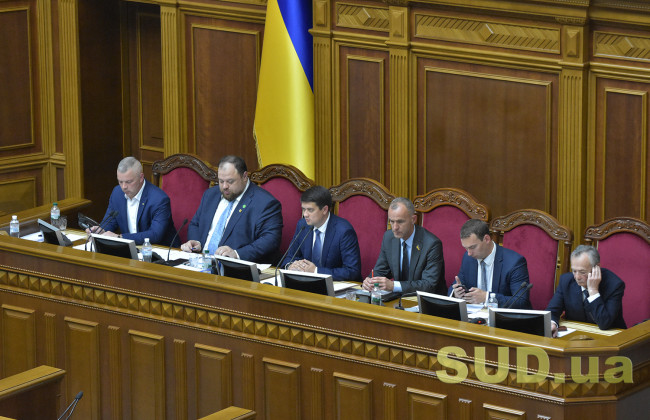 Рада направила до КСУ законопроект Зеленського про скасування адвокатської монополії