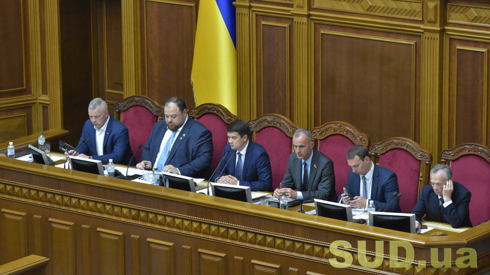 Рада направила до КСУ законопроект Зеленського про скасування адвокатської монополії