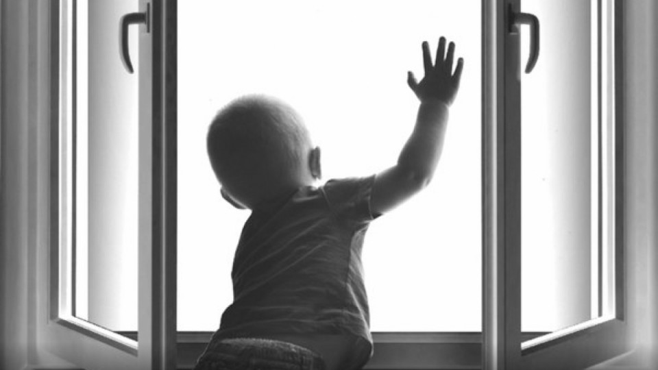 Трагедия в Чернигове: годовалый ребенок выпал из окна многоэтажки