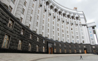 Премьер сообщил, что в Кабмине убрали перегородки