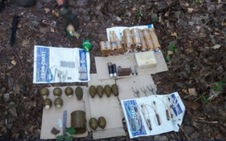 На Сумщині виявили схованку зі зброєю: СБУ запобігла теракту