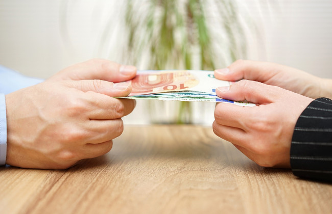 Аліменти стягнуть навіть за кордоном