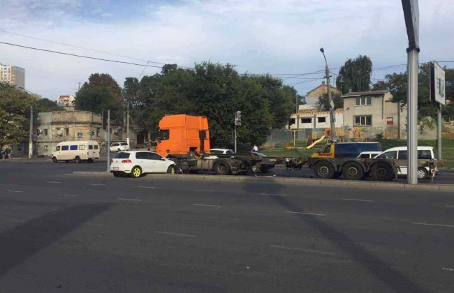 В Одессе девушка устроила тройное ДТП: есть пострадавшие