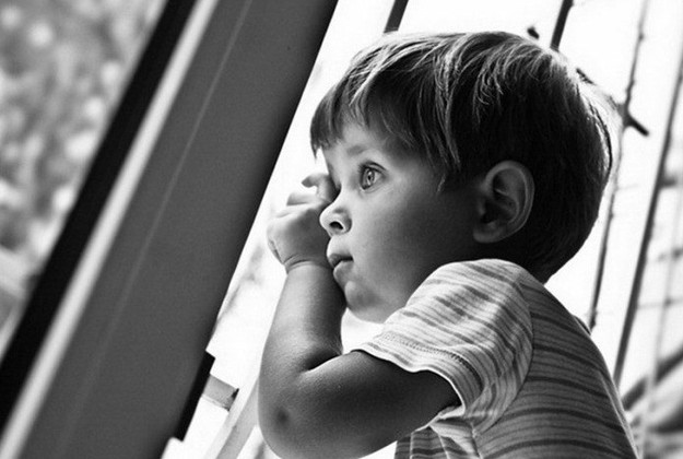 Жили в заброшке: столичные копы забрали ребенка у горе-родителей