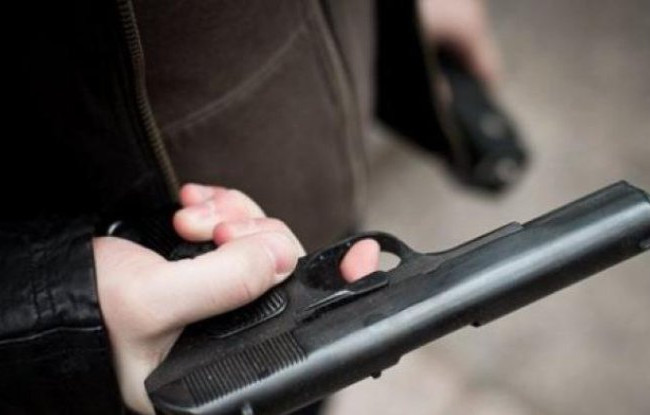 Совершил суицид на балконе: в Киеве застрелился мужчина