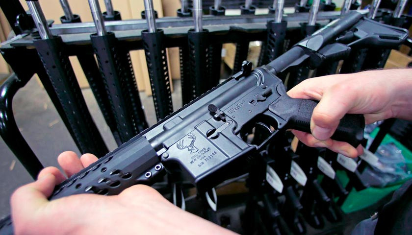 У Зеленського внесли законопроект про легалізацію вогнепальної зброї