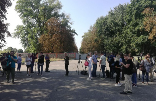 В «Борисполь» привезли участников на обмен, фото