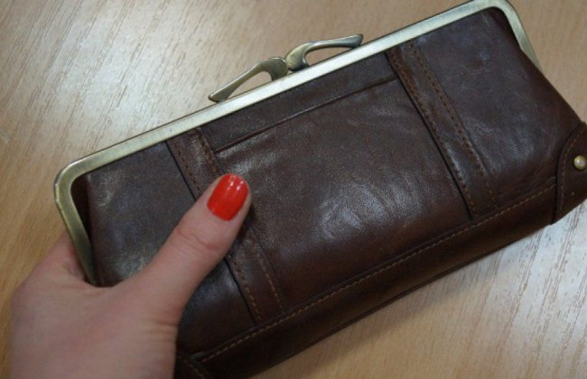 Киевлянам показали воровку, которая орудует в магазинах: видео