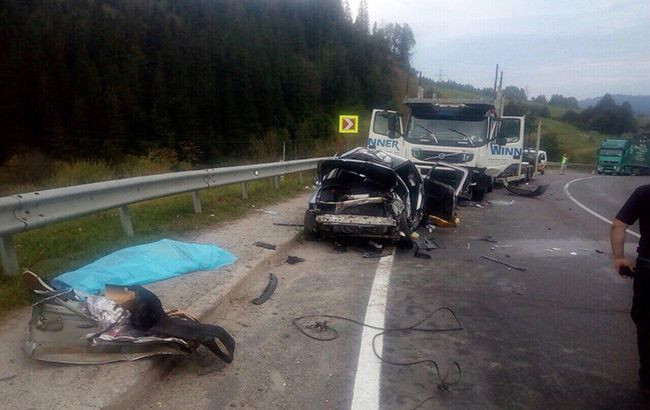 Смертельное ДТП с участием грузовика во Львовской области: много пострадавших