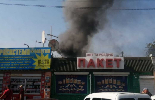 Над Киевом поднялся густой столб дыма: что горит