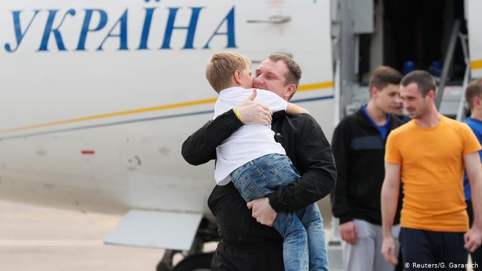Обмен пленными: освобожденным украинцам выплатят материальную помощь