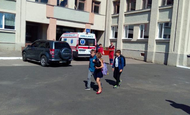 У черкаській школі розпилили газ: 250 дітей евакуйовано, 20 госпіталізовано