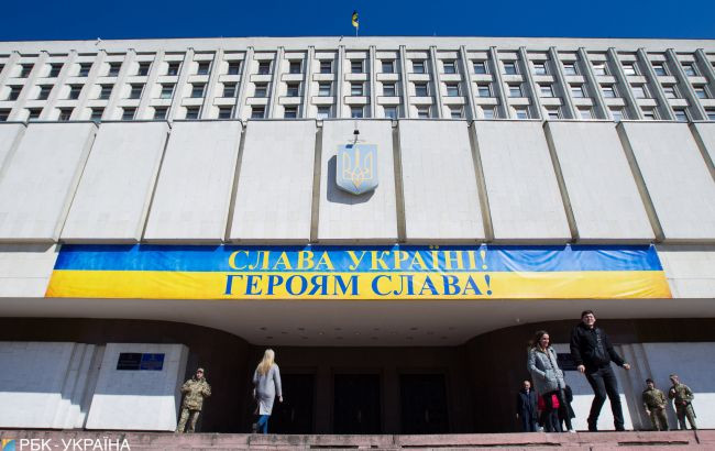 Депутати отримали на руки постанову про звільнення складу ЦВК