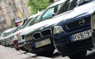 Верховна Рада відтермінувала штрафи за нерозмитнені «євробляхи»