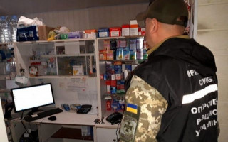 Зброя і наркотики: на Донеччині обшукали мережу аптек