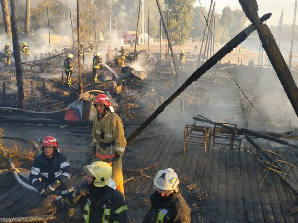 В Киеве горел клуб «Бора Бора»: есть фото