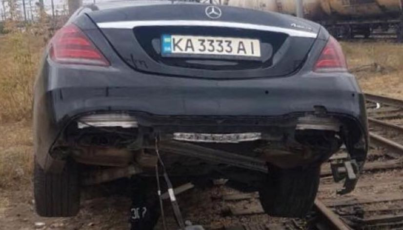 Пьяное ДТП в Киеве: водитель Mercedes устроил голливудские гонки с полицией