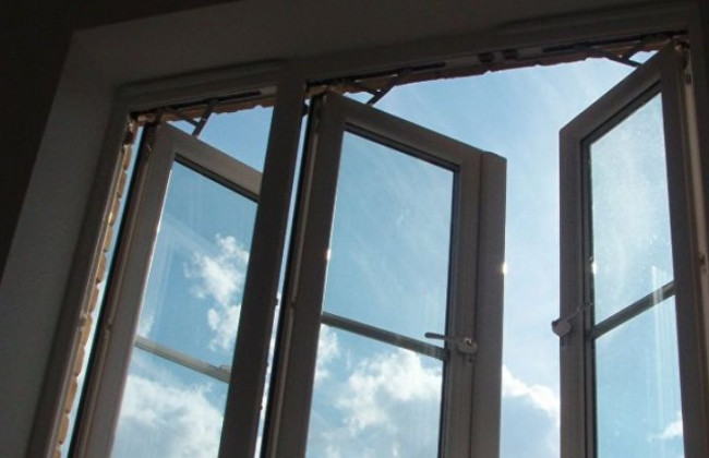 Выпрыгнул из окна: в Киеве случился странный суицид